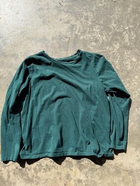 dip Long Sleeve Tee in Dark Green